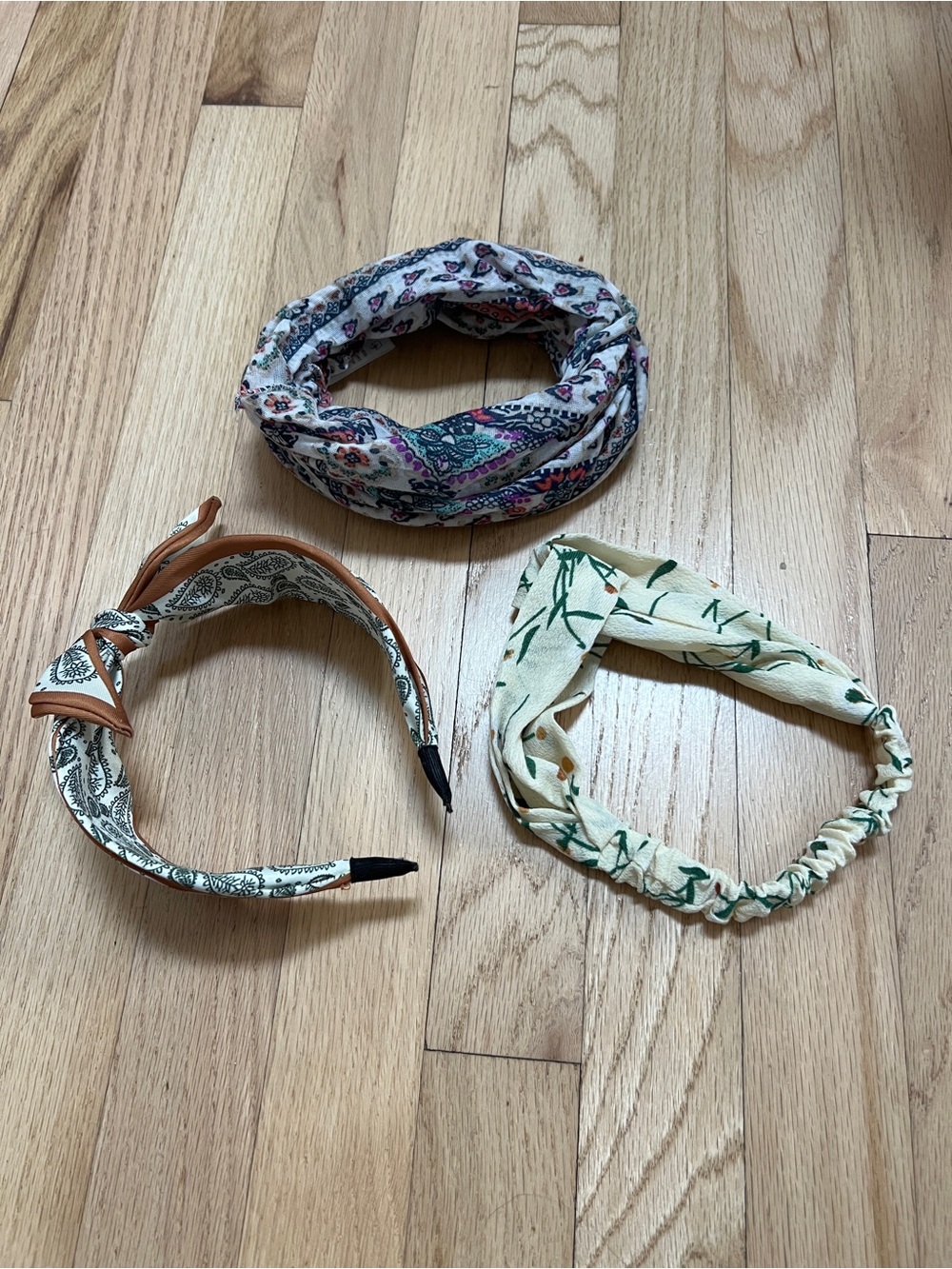 Headband Lot of 3 Paisley Bow Daisy Floral Hair Accessory
